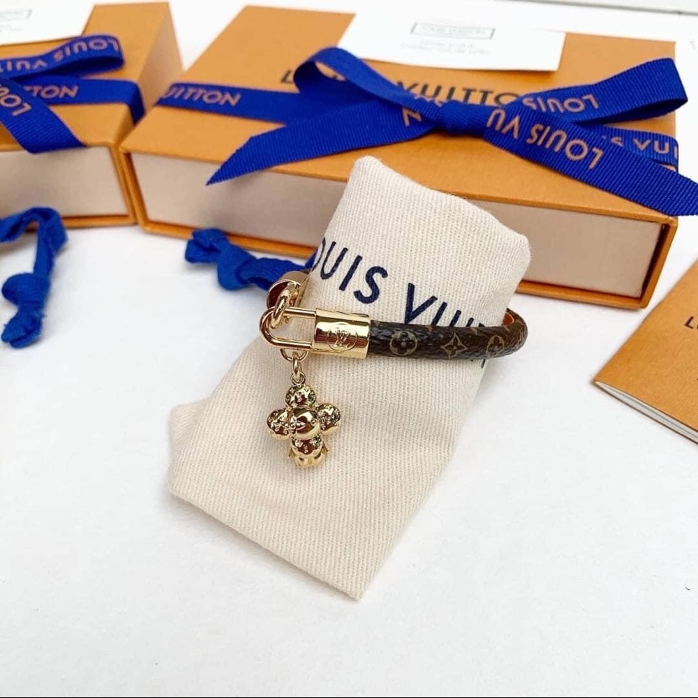 Vivienne bracelet super adorable 😍